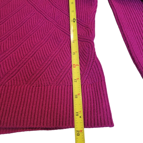 NWT Express Dark Pink V Neck Sweater Size Large - Picture 4 of 5